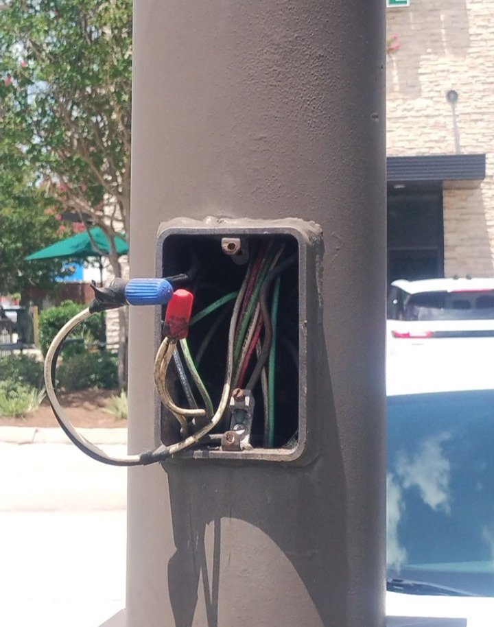 Expert Commercial Light Pole Troubleshooting and Power Restoration in Houma, LA by MK Electric Man