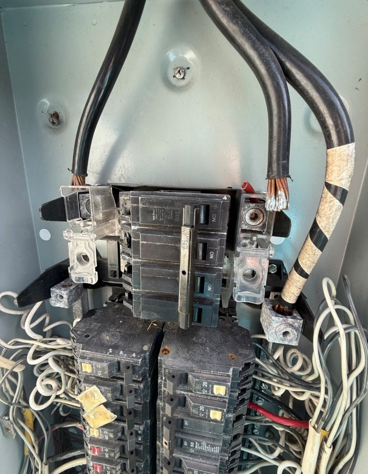 Expert Houma Electrician Specializing In Circuit Breaker Repairs
