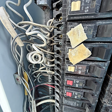 Expert-Houma-Electrician-Specializing-In-Circuit-Breaker-Repairs 0