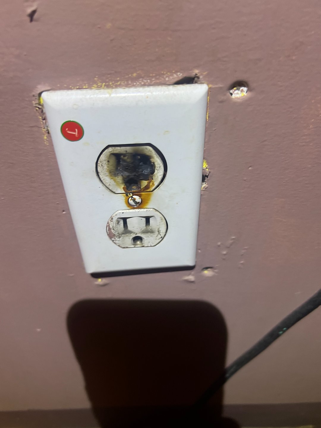 Outlet Repair in Houma, LA – Burned Receptacle Replaced by Licensed Electrician