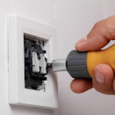 Professional-Houma-Electrician-Helping-Homeowners-Fix-Dimming-And-Flickering-Lights 0