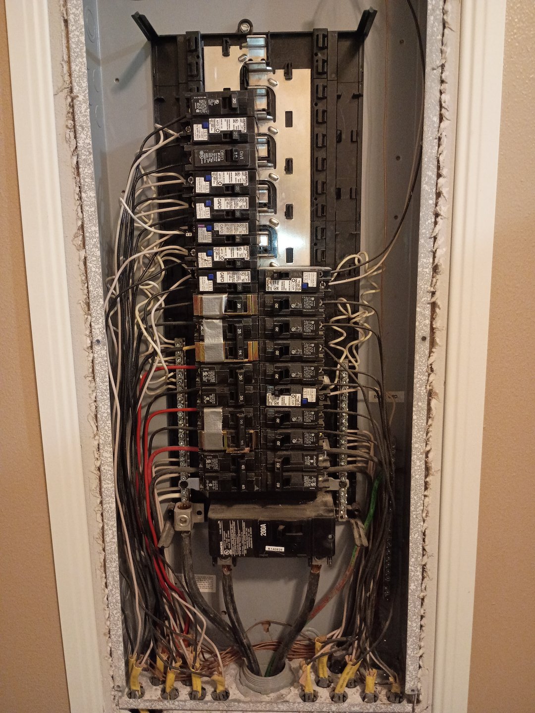 Skilled Electrician Specializing in Same Day Electrical Repairs for South Side, Houma, LA. Residence 